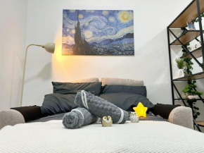 Up to 5 Pax,1Bedroom- above Paradigm mall & Escape JB